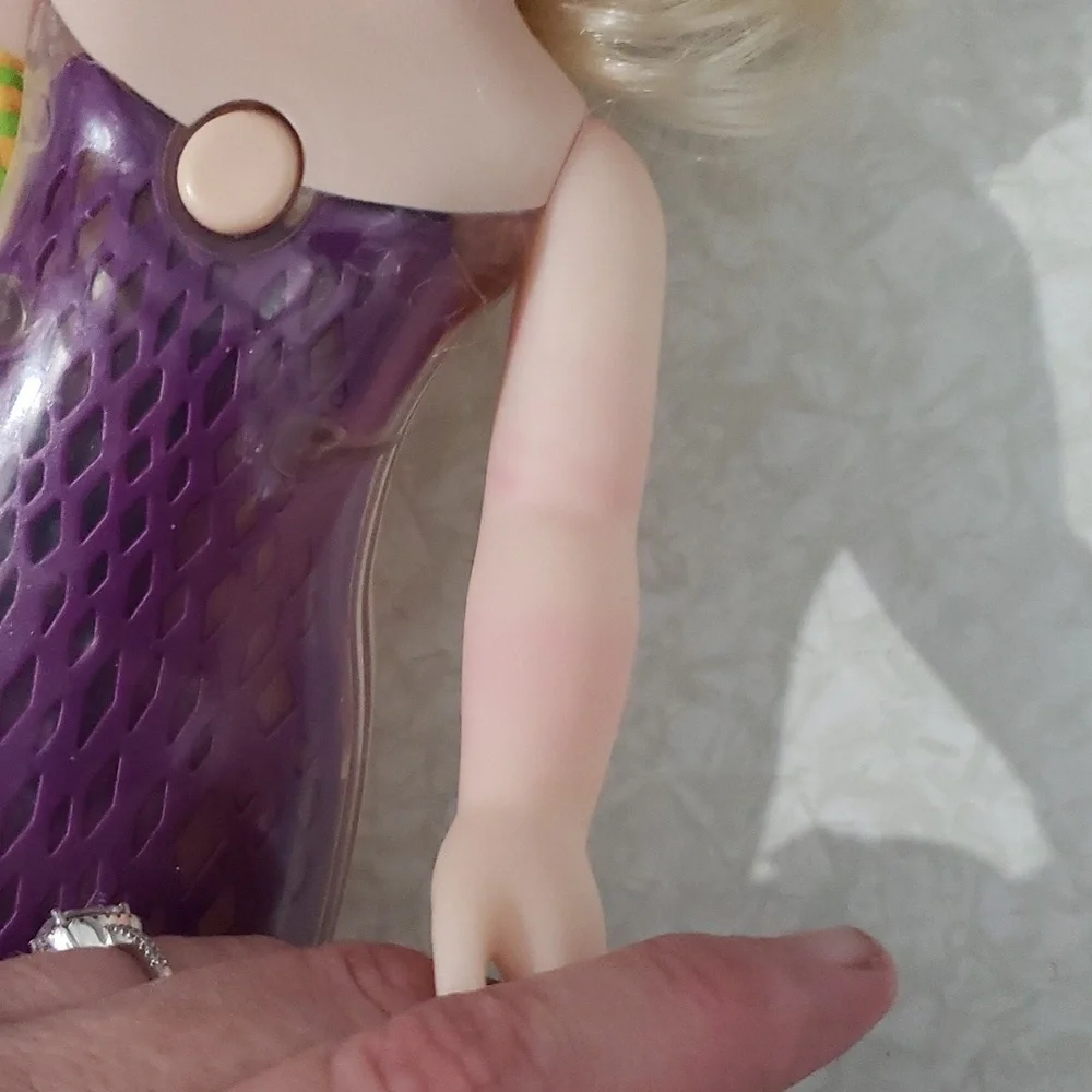 Singing and talking Elsa Doll from‎ Frozen 2